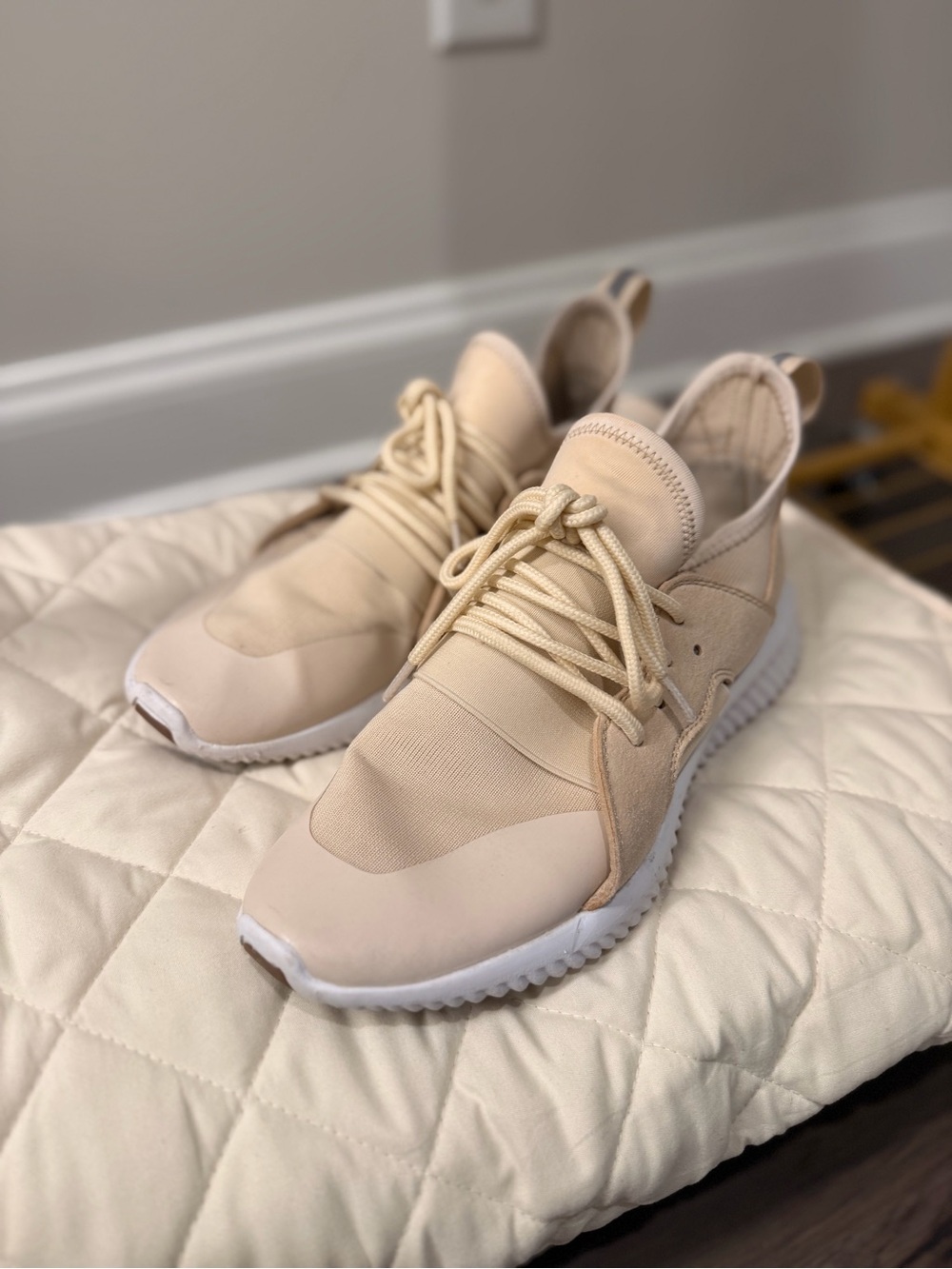 Steve Madden Womens Beige Knit Lace-Up Sneakers